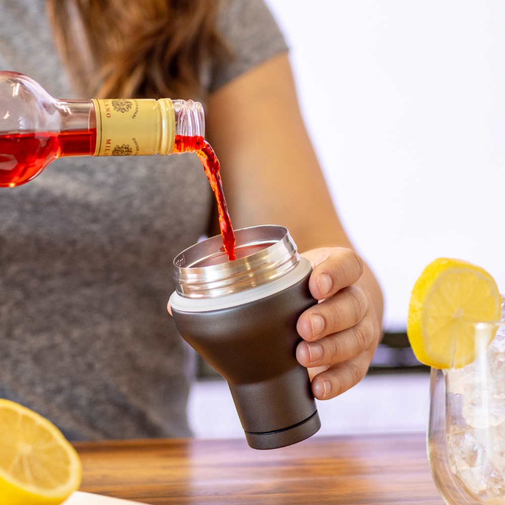cocktail-shaker-lid-k1 Cocktail_Shaker_lifestyle_2_b714e13d-dd84-4844-956f-11cddc294041.png
